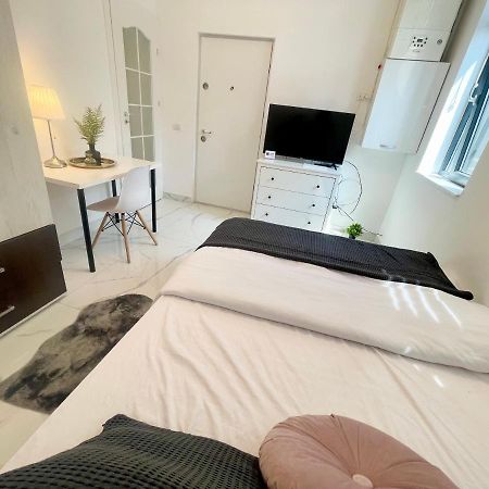 Cozy Central Studio Near Park Бухарест Экстерьер фото